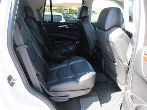 Used 2018 Cadillac Escalade Luxury image 29