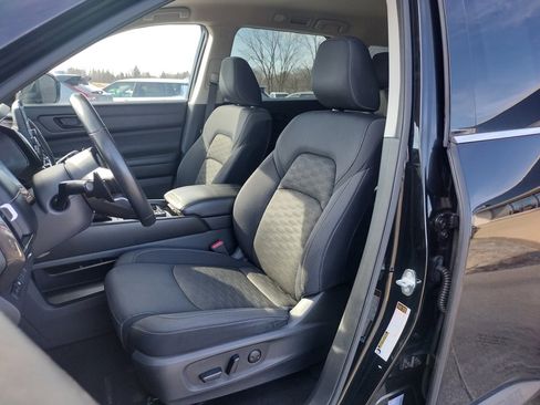 Used 2023 Nissan Pathfinder SV image 11