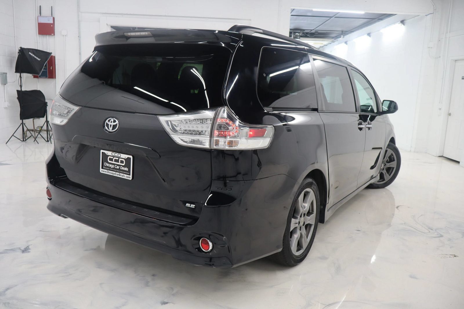 Used 2017 Toyota Sienna SE Premium FWD image 10