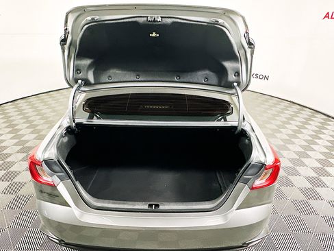 Used 2025 Toyota Camry SE image 30