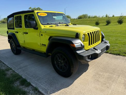 Used 2024 Jeep Wrangler Unlimited Sport AWD/4WD image 7