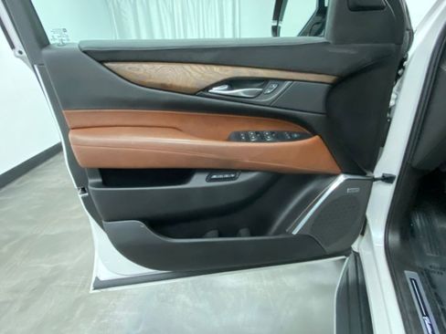 Used 2017 Cadillac Escalade Luxury w/ LPO, Radiant Package AWD/4WD image 44