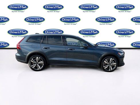 Used 2025 Volvo V60 B5 Cross Country Plus AWD/4WD image 8