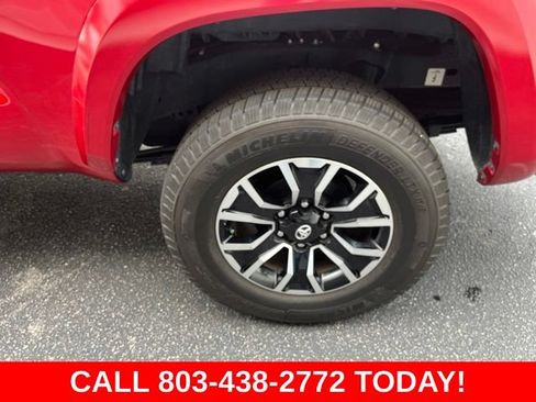 Used 2022 Toyota Tacoma TRD Sport w/ TRD Premium Sport Package AWD/4WD image 32