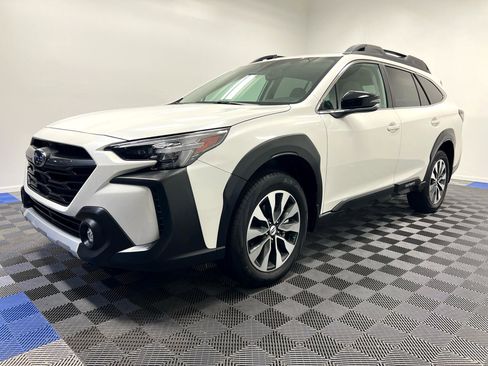 Used 2025 Subaru Outback Limited w/ Popular Package #2 image 3