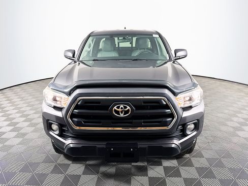 Used 2017 Toyota Tacoma SR5 w/ SR5 Appearance Package (SM) RWD image 2