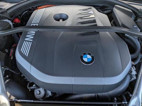 New 2026 BMW 750e xDrive image 17