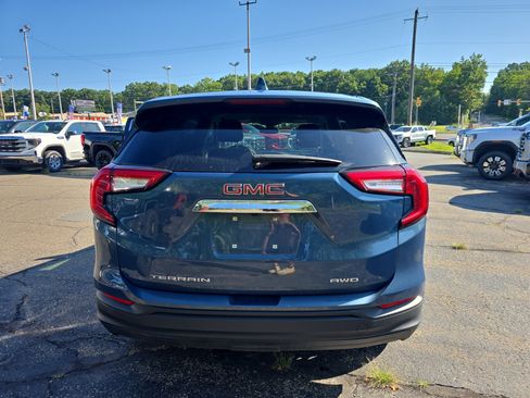 Used 2024 GMC Terrain SLE AWD/4WD image 4