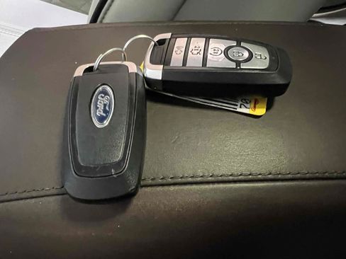 Used 2017 Ford Fusion Energi Platinum FWD image 8