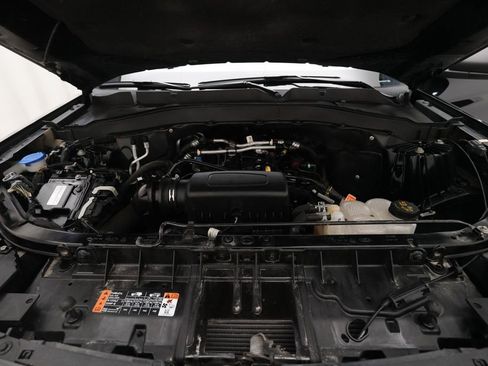 Used 2023 Ford Explorer XLT AWD/4WD image 3