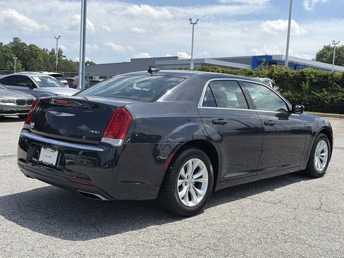 Used 2016 Chrysler 300 Limited w/ Driver Convenience Group RWD image 7