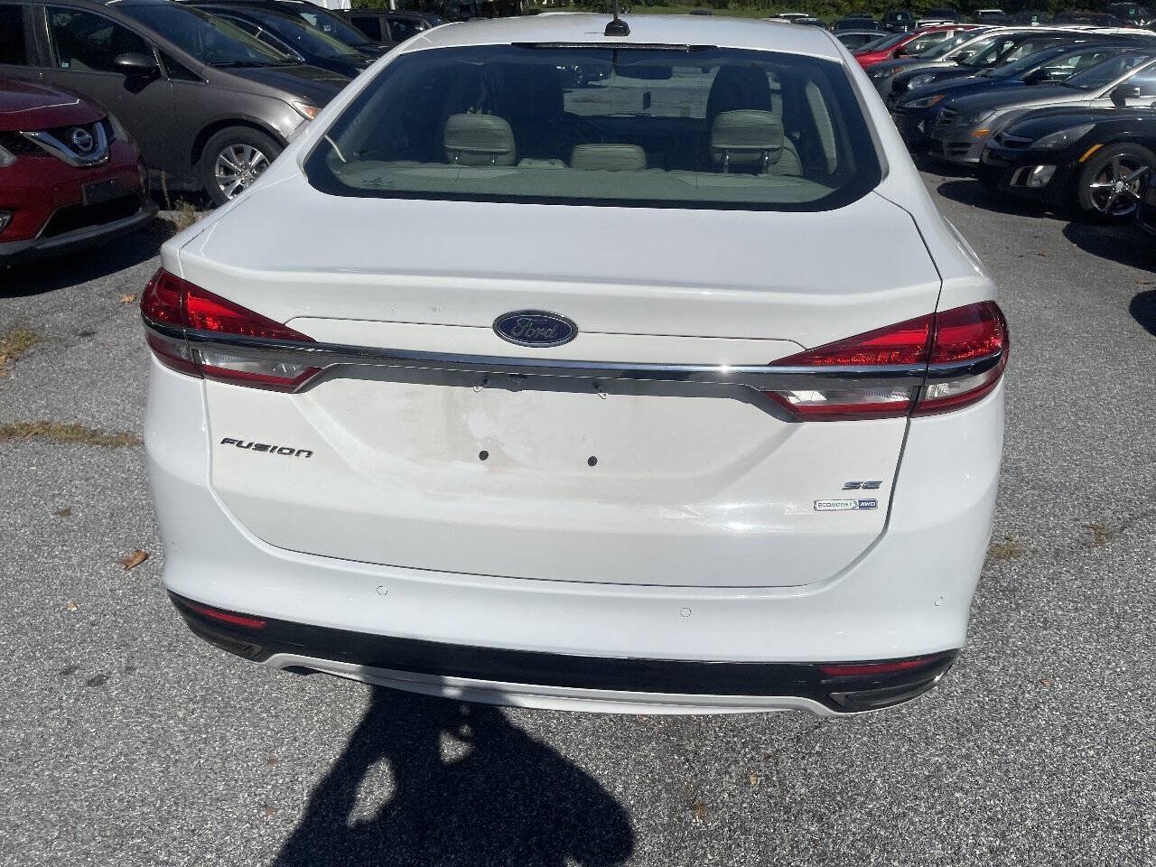 Used 2017 Ford Fusion SE w/ Fusion SE Technology Package AWD/4WD image 6