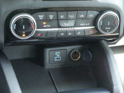 Certified 2022 Ford Escape SE w/ SE Sport Appearance Package AWD/4WD image 13
