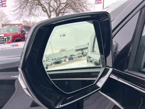 Used 2025 Chevrolet Suburban Z71 w/ Comfort Package image 19