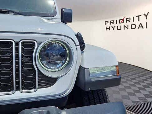 Used 2025 Jeep Wrangler Unlimited Sahara AWD/4WD image 8