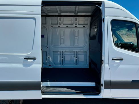 New 2025 Mercedes-Benz Sprinter 2500 image 17