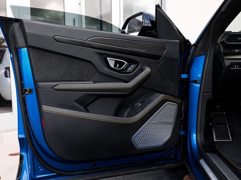 Used 2022 Lamborghini Urus image 22