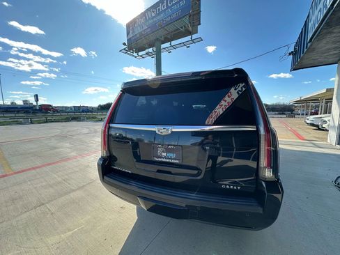 Used 2017 Cadillac Escalade ESV Platinum image 4