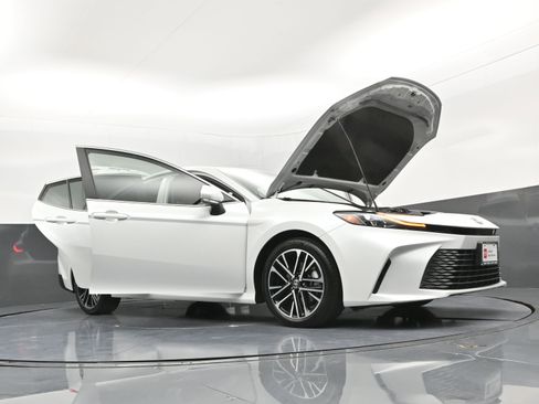 Certified 2025 Toyota Camry XLE image 45