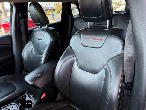 Used 2015 Jeep Cherokee Trailhawk w/ Leather Interior Group AWD/4WD image 40