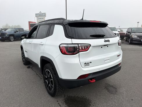Used 2025 Jeep Compass Trailhawk AWD/4WD image 8