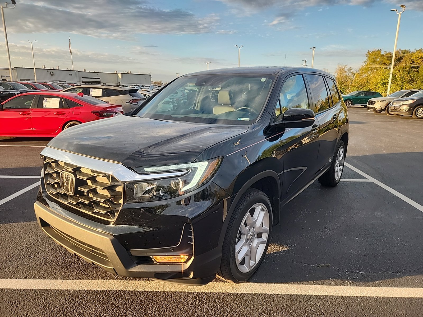 Used 2025 Honda Passport EX-L image 2