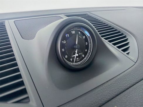 New 2026 Porsche Macan image 17