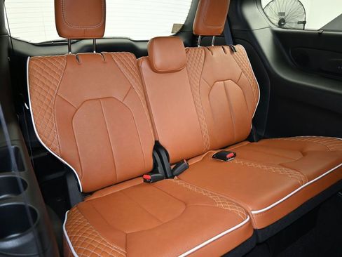 New 2026 Chrysler Pacifica Pinnacle image 40