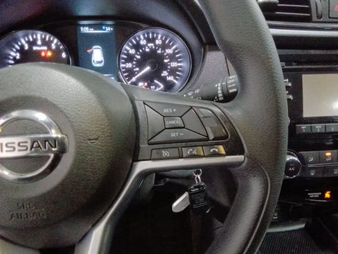 Used 2017 Nissan Rogue S image 16