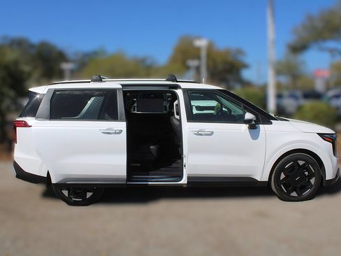New 2026 Kia Carnival EX FWD image 6