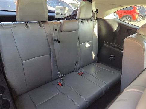Used 2021 Toyota Highlander XLE image 9