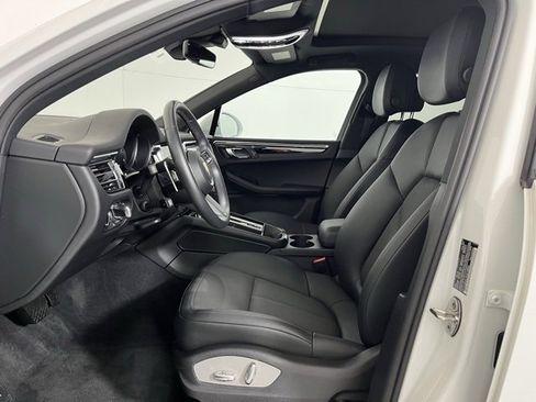 Used 2023 Porsche Macan image 11