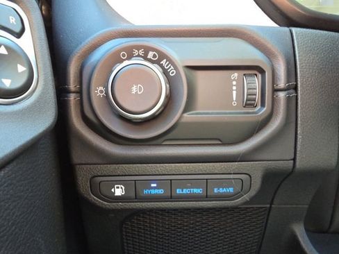 Certified 2025 Jeep Wrangler Unlimited Sahara AWD/4WD image 12