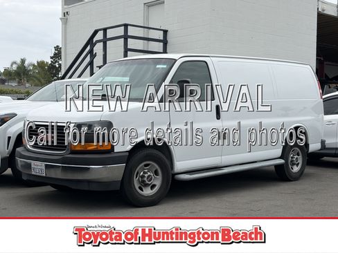Used 2017 GMC Savana 2500 RWD image 1