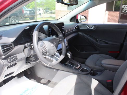 Used 2022 Hyundai Ioniq SE FWD image 12
