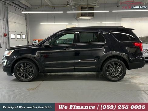 Used 2017 Ford Explorer XLT w/ Equipment Group 202A AWD/4WD image 12