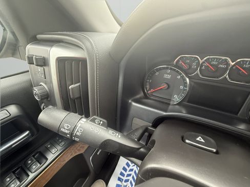 Used 2018 Chevrolet Silverado 1500 LTZ w/ LTZ Plus Package AWD/4WD image 19