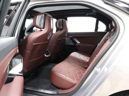 Used 2023 BMW 740i w/ Parking Assistance Package RWD image 51