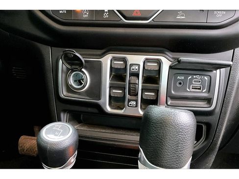 Used 2021 Jeep Gladiator Sport AWD/4WD image 31