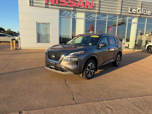 Certified 2022 Nissan Rogue SV image 1