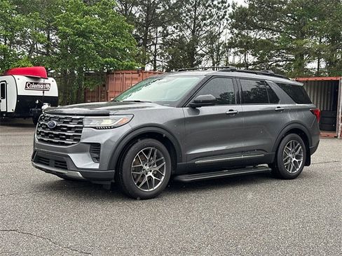 New 2025 Ford Explorer Active image 3