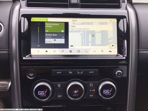 Used 2018 Land Rover Discovery HSE image 10