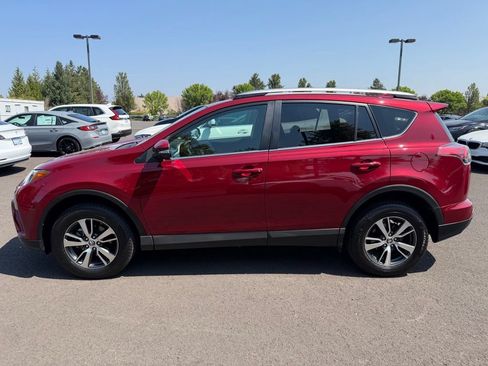Used 2018 Toyota RAV4 XLE AWD/4WD image 5