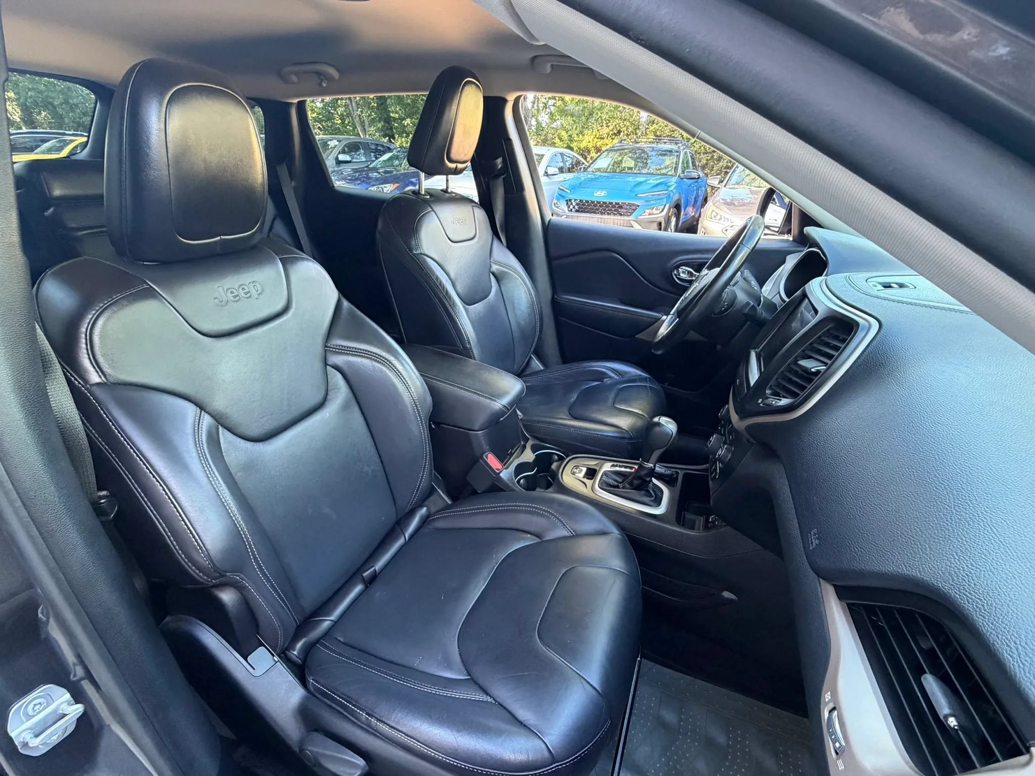 Used 2017 Jeep Cherokee Limited FWD image 8