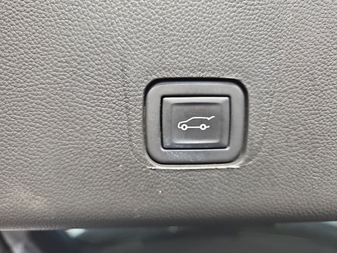 Certified 2023 Chevrolet Traverse LT w/ LT Premium Package image 41