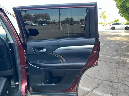 Used 2017 Toyota Highlander XLE image 17