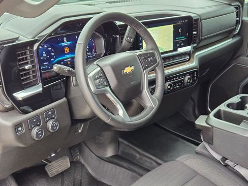 Used 2025 Chevrolet Silverado 2500 LT w/ Convenience Package AWD/4WD image 10