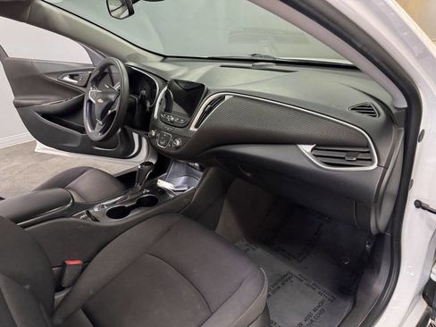 Used 2019 Chevrolet Malibu LS image 59