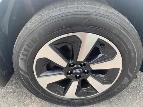 Used 2017 Subaru Forester 2.5i Premium AWD/4WD image 9