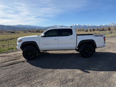 Used 2023 Toyota Tacoma TRD Off-Road w/ TRD Premium Off Road Package image 17
